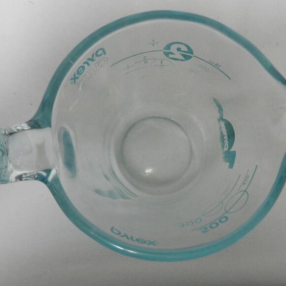 Pyrex Vintage Blue glass measuring 2 Cups 1 Pint liquid - Picture 10 of 11